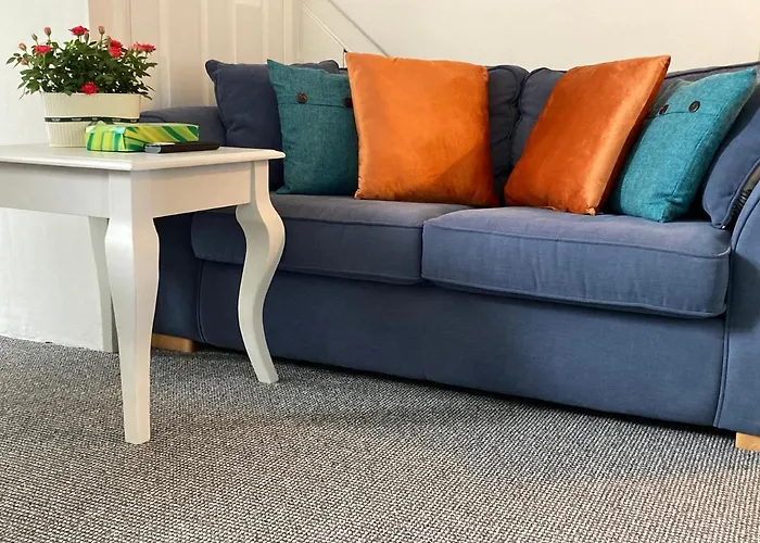 Beautiful Apartment One Double Bedroom With Additional Single Bed And One Single Bedroom With A Sofa Bed In Lounge