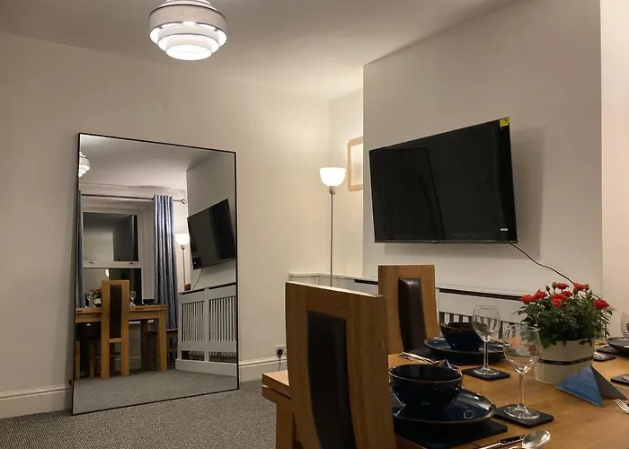 Beautiful Apartment One Double Bedroom With Additional Single Bed And One Single Bedroom With A Sofa Bed In Lounge